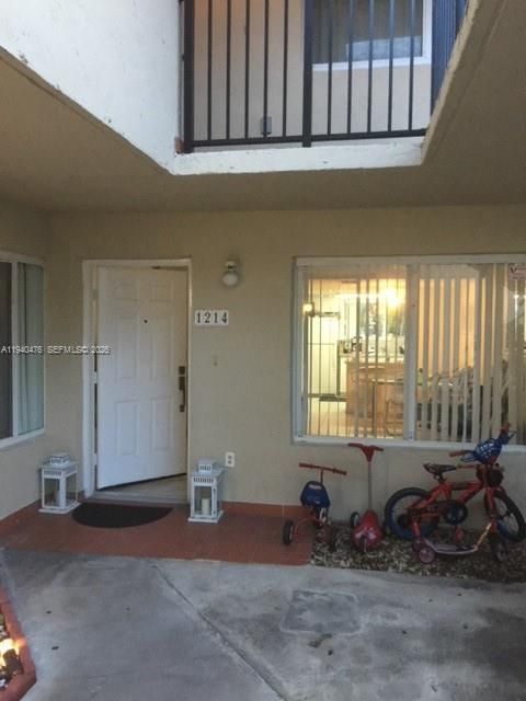 For Rent: $3,000 (4 beds, 2 baths, 1330 Square Feet)