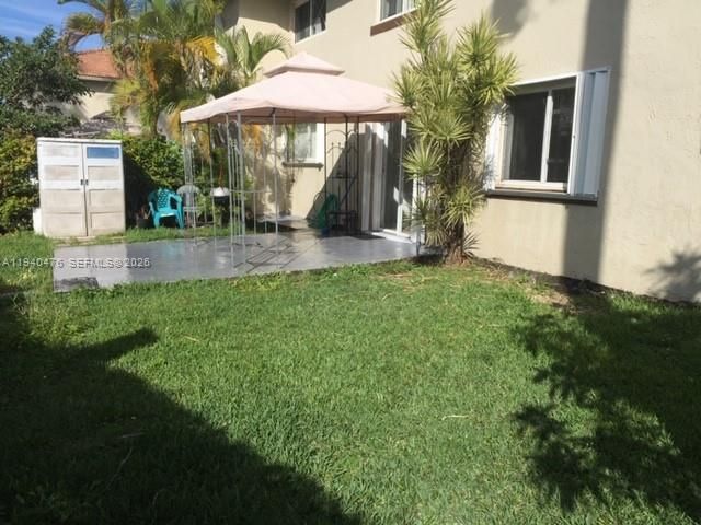 For Rent: $3,000 (4 beds, 2 baths, 1330 Square Feet)