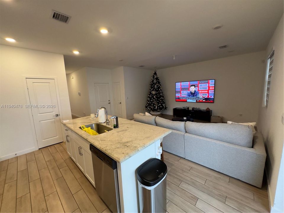 For Rent: $3,850 (4 beds, 2 baths, 1826 Square Feet)