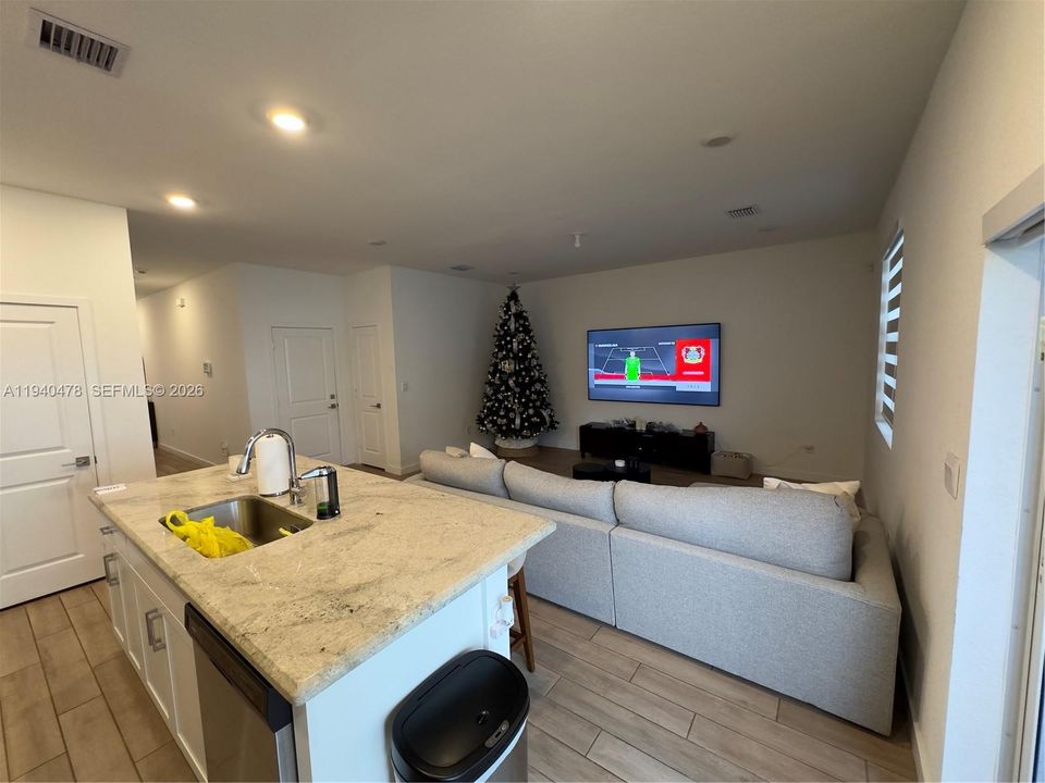 For Rent: $3,850 (4 beds, 2 baths, 1826 Square Feet)