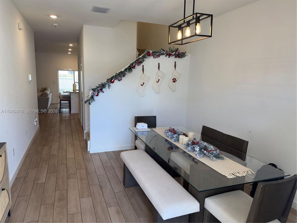 For Rent: $3,850 (4 beds, 2 baths, 1826 Square Feet)