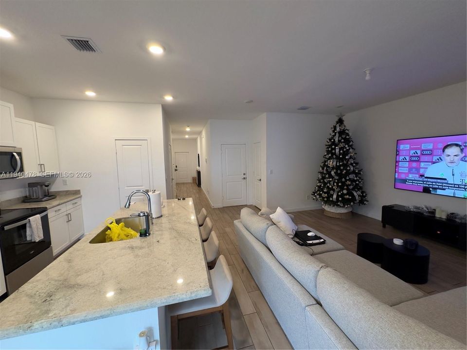 For Rent: $3,850 (4 beds, 2 baths, 1826 Square Feet)