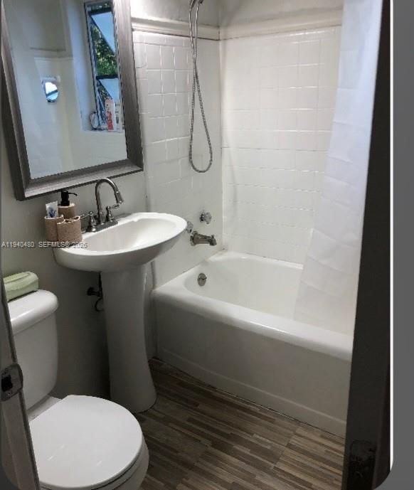 В аренду: $1,300 (1 спален, 1 ванн, 720 Квадратных фут)