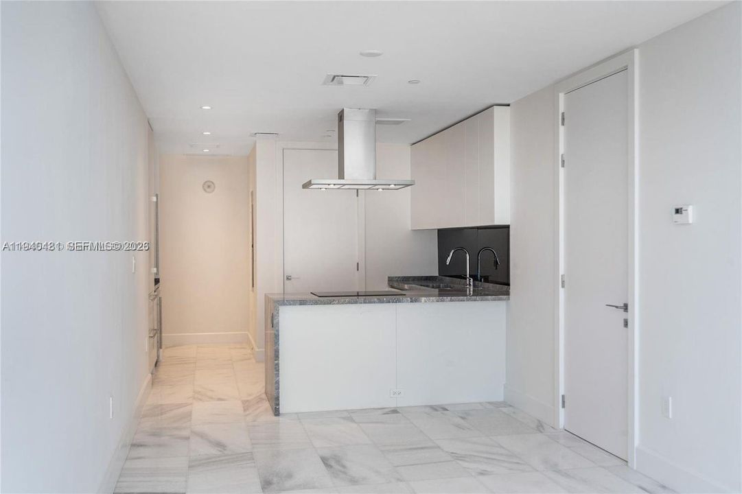 В аренду: $4,400 (1 спален, 1 ванн, 680 Квадратных фут)