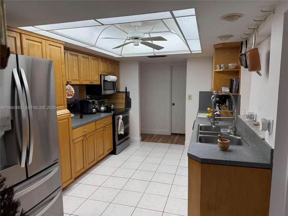 For Sale: $685,000 (3 beds, 2 baths, 1809 Square Feet)