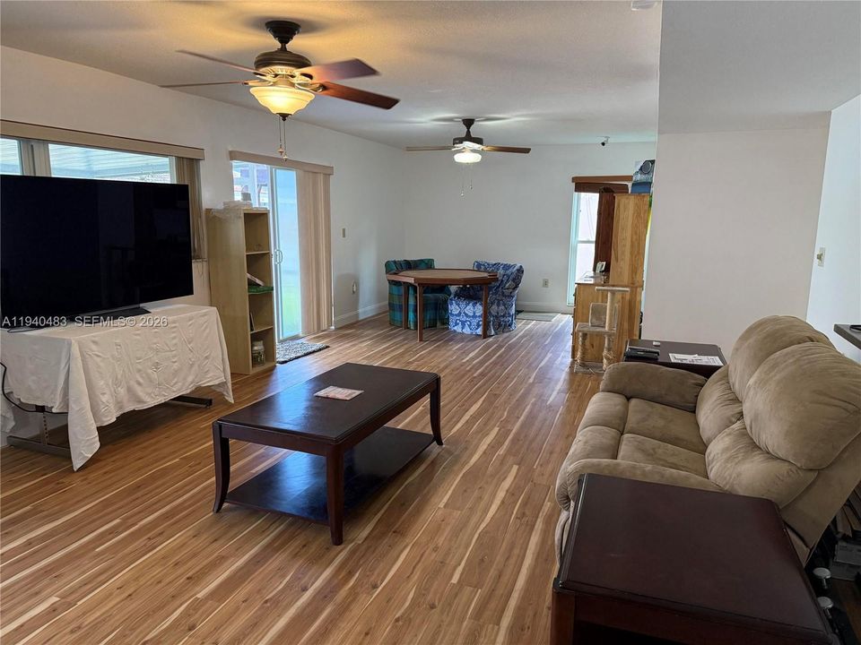 For Sale: $685,000 (3 beds, 2 baths, 1809 Square Feet)