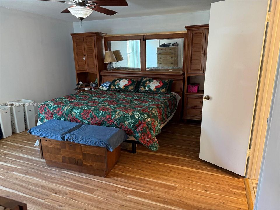 For Sale: $685,000 (3 beds, 2 baths, 1809 Square Feet)