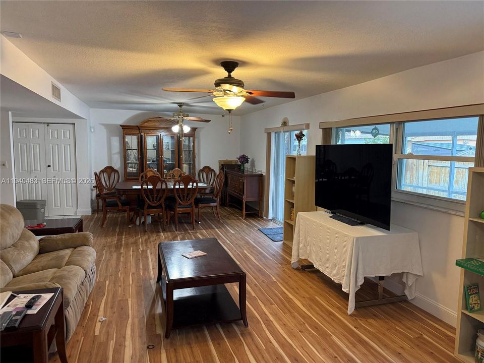 For Sale: $685,000 (3 beds, 2 baths, 1809 Square Feet)