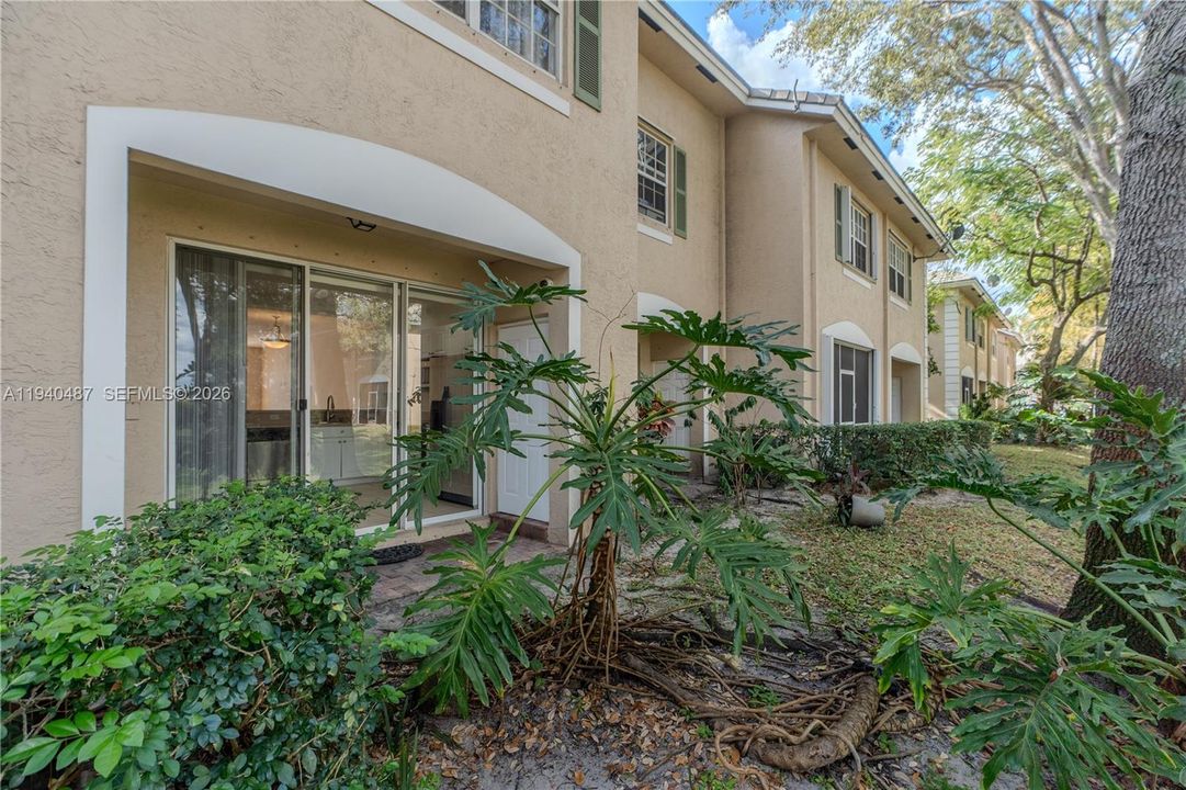 待售: $355,000 (2 贝兹, 2 浴室, 1280 平方英尺)