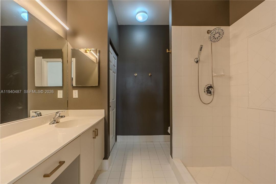 待售: $355,000 (2 贝兹, 2 浴室, 1280 平方英尺)