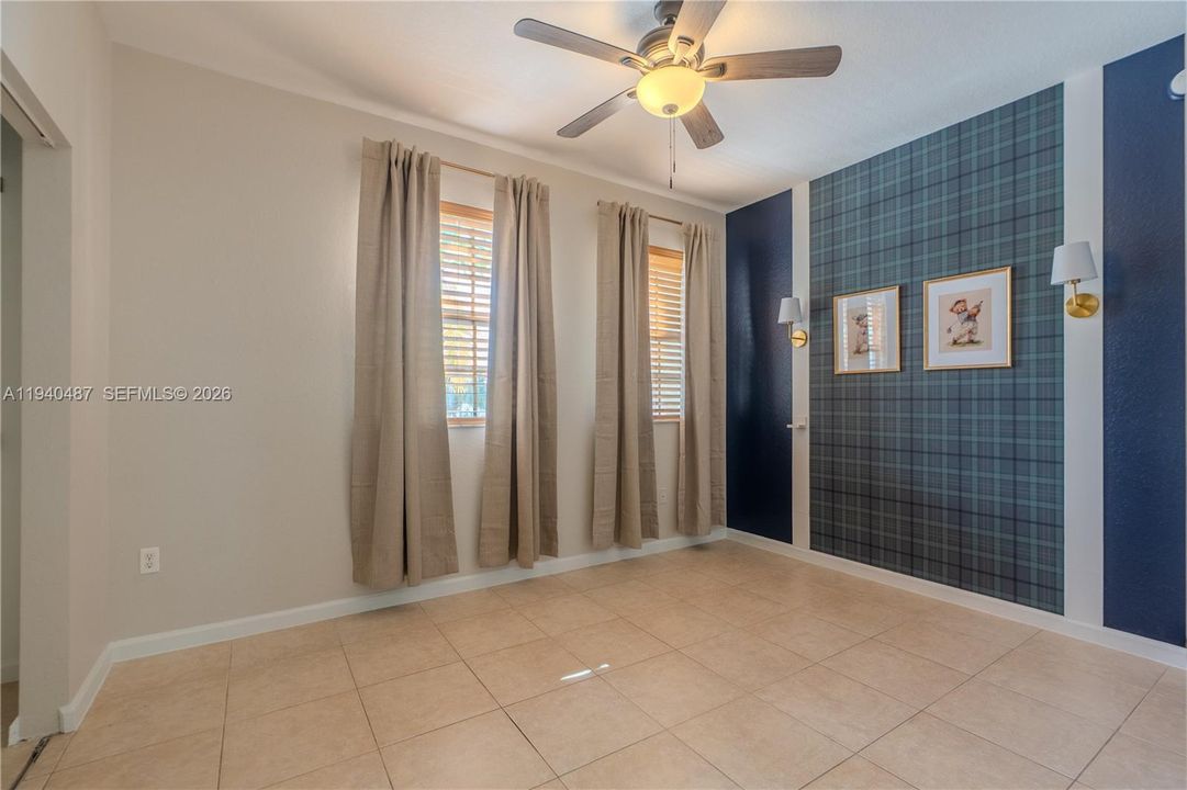 待售: $355,000 (2 贝兹, 2 浴室, 1280 平方英尺)