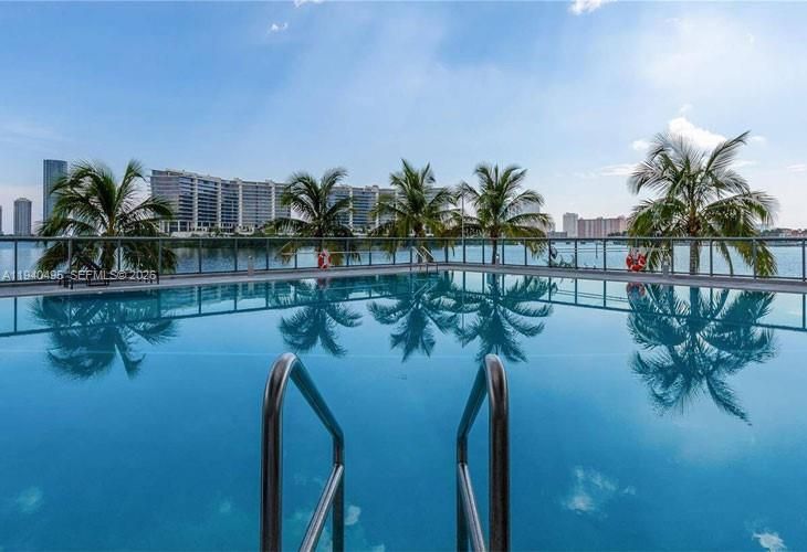 En Venta: $2,199,000 (4 camas, 5 baños, 2599 Pies cuadrados)