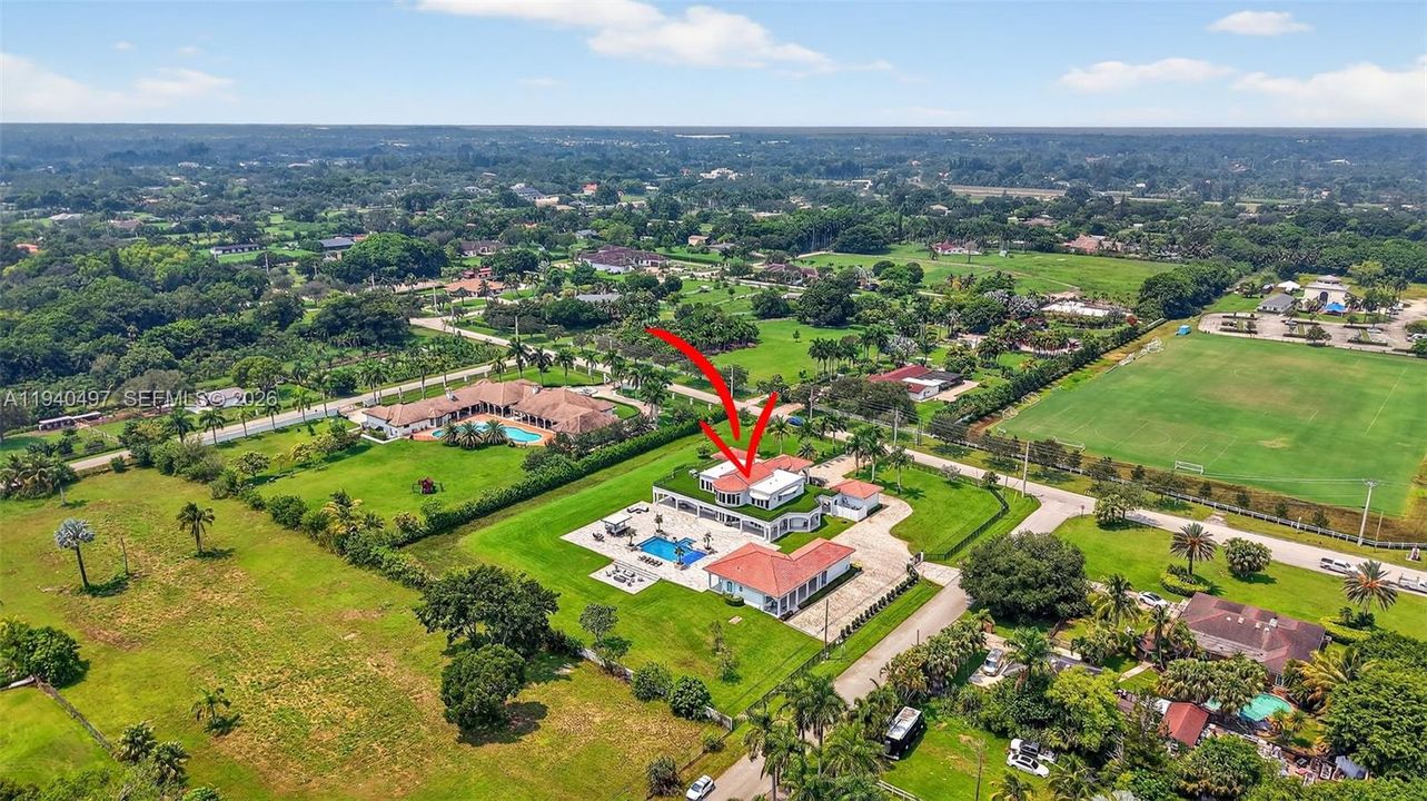 Activo con contrato: $5,450,000 (8 camas, 7 baños, 7966 Pies cuadrados)