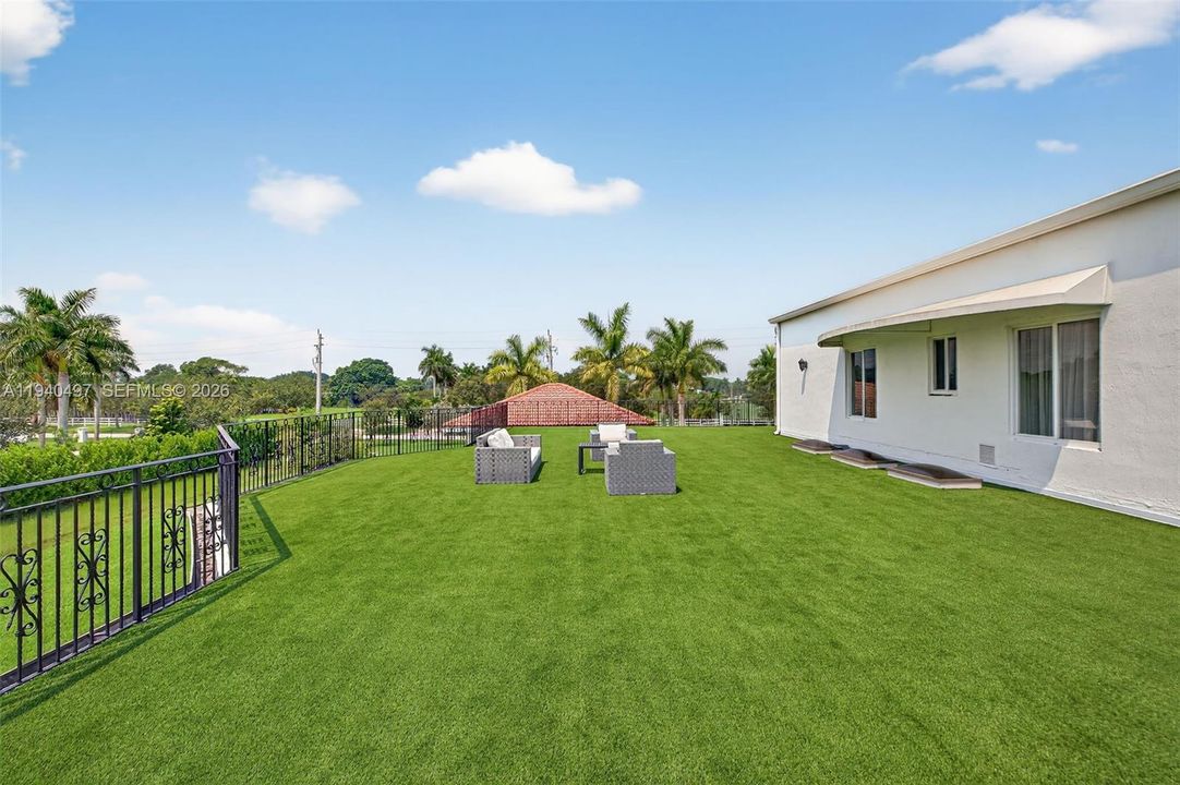 Activo con contrato: $5,450,000 (8 camas, 7 baños, 7966 Pies cuadrados)