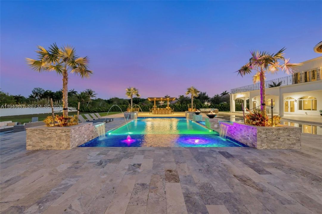 Activo con contrato: $5,450,000 (8 camas, 7 baños, 7966 Pies cuadrados)