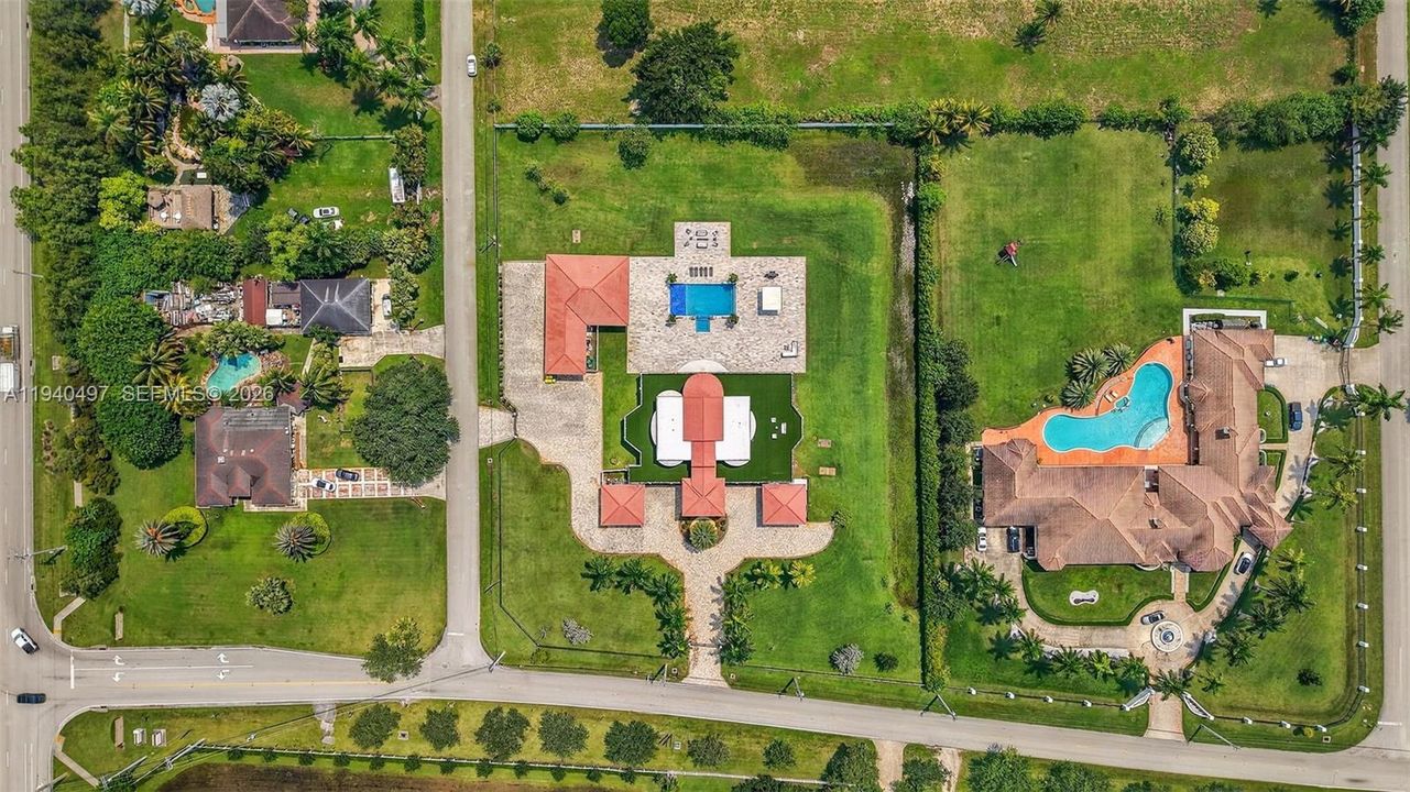 Activo con contrato: $5,450,000 (8 camas, 7 baños, 7966 Pies cuadrados)