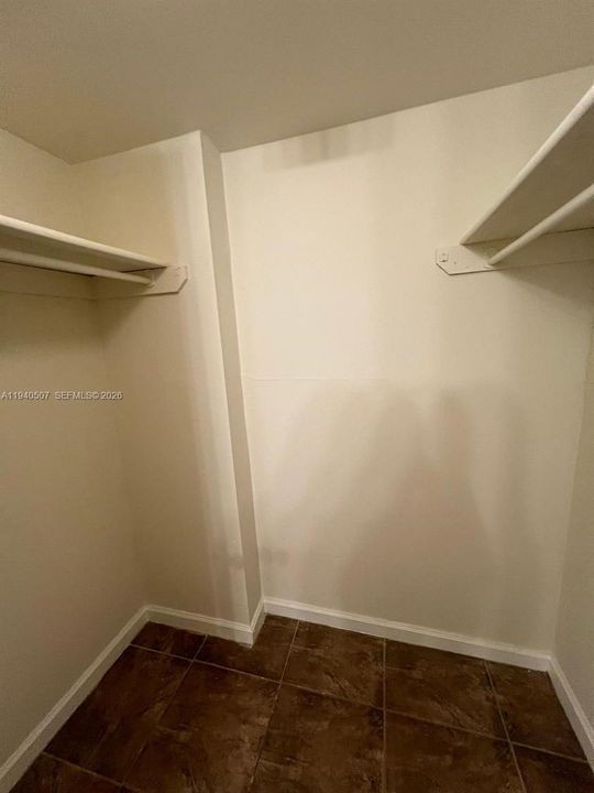 For Rent: $1,650 (1 beds, 1 baths, 826 Square Feet)