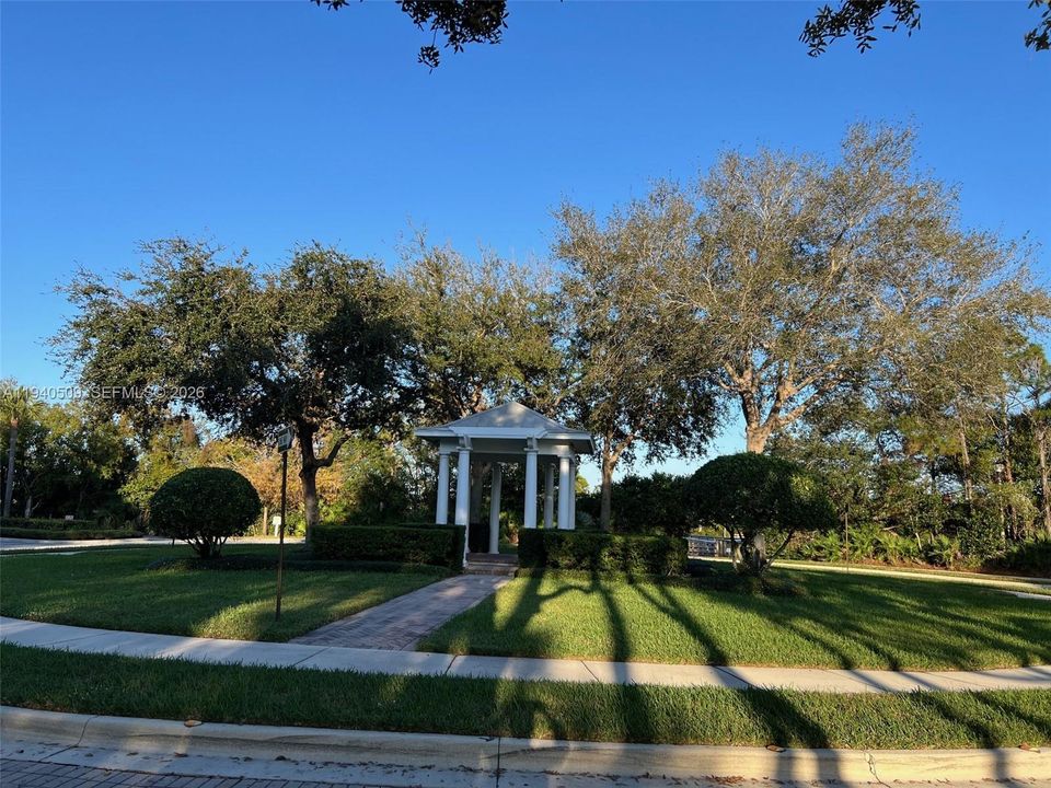 En Venta: $895,000 (3 camas, 2 baños, 1914 Pies cuadrados)