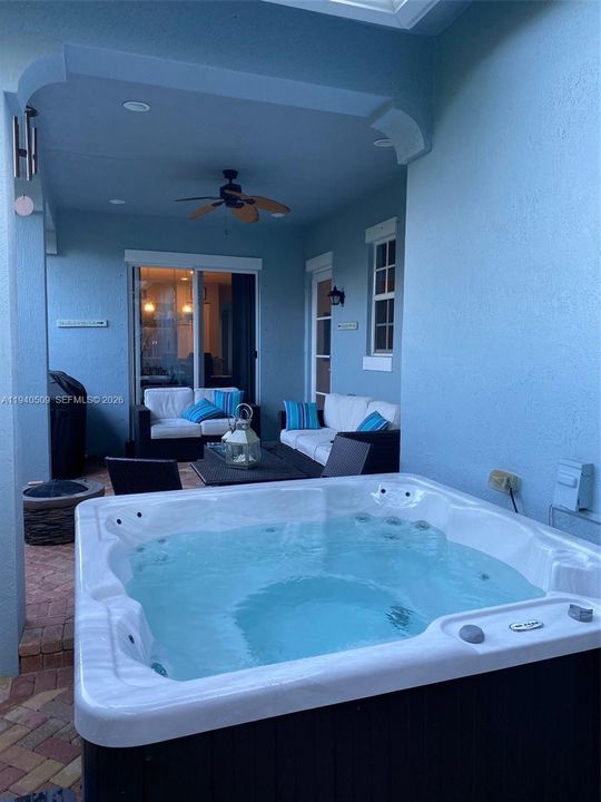 En Venta: $895,000 (3 camas, 2 baños, 1914 Pies cuadrados)