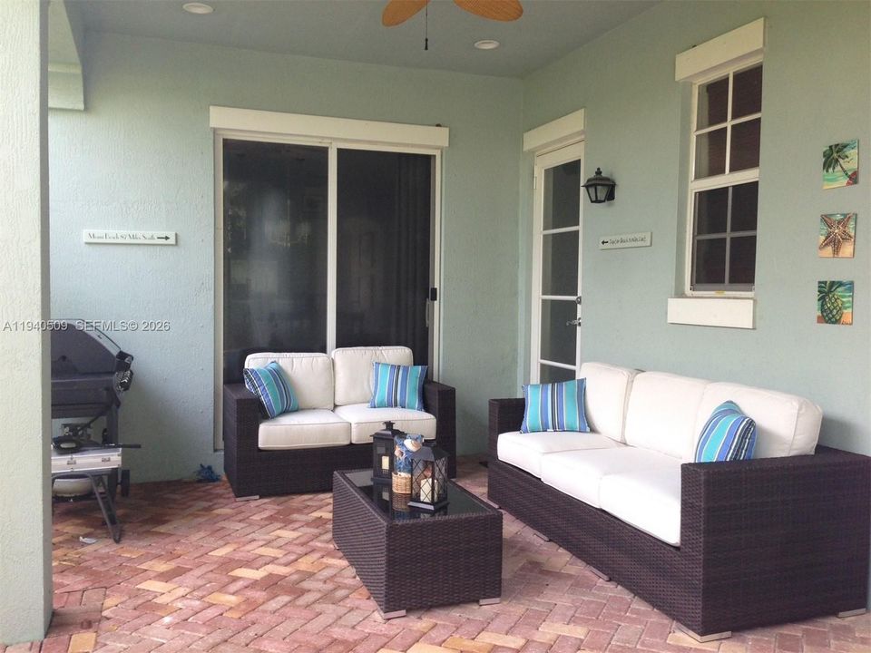 En Venta: $895,000 (3 camas, 2 baños, 1914 Pies cuadrados)