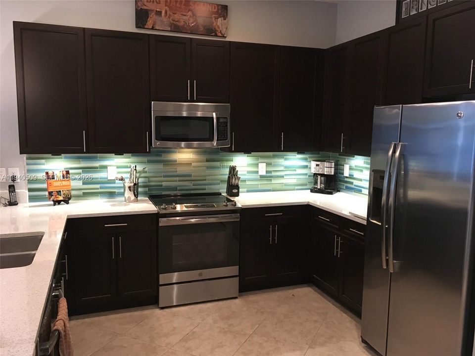 En Venta: $895,000 (3 camas, 2 baños, 1914 Pies cuadrados)