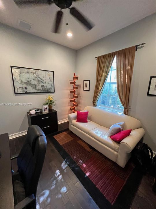 En Venta: $895,000 (3 camas, 2 baños, 1914 Pies cuadrados)