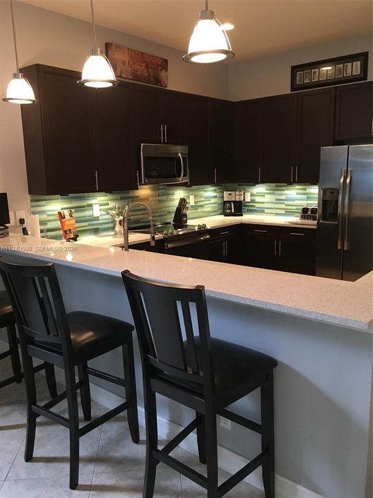 En Venta: $895,000 (3 camas, 2 baños, 1914 Pies cuadrados)