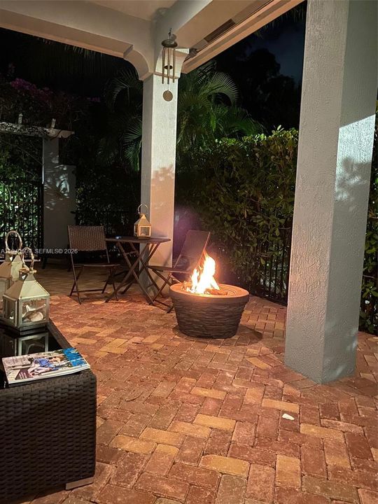 En Venta: $895,000 (3 camas, 2 baños, 1914 Pies cuadrados)