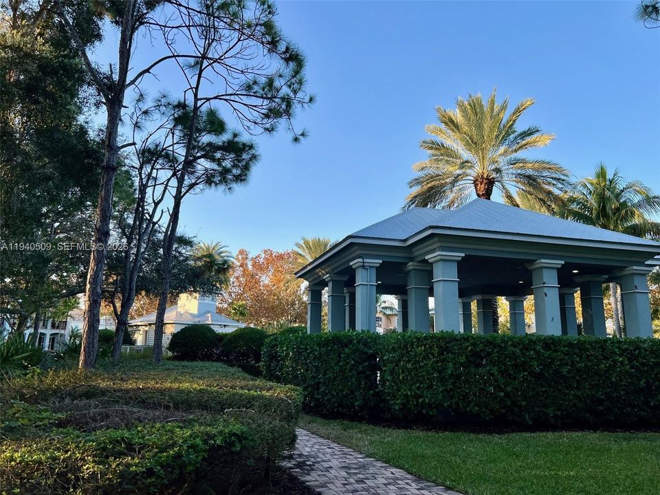 En Venta: $895,000 (3 camas, 2 baños, 1914 Pies cuadrados)