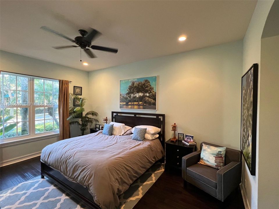 En Venta: $895,000 (3 camas, 2 baños, 1914 Pies cuadrados)