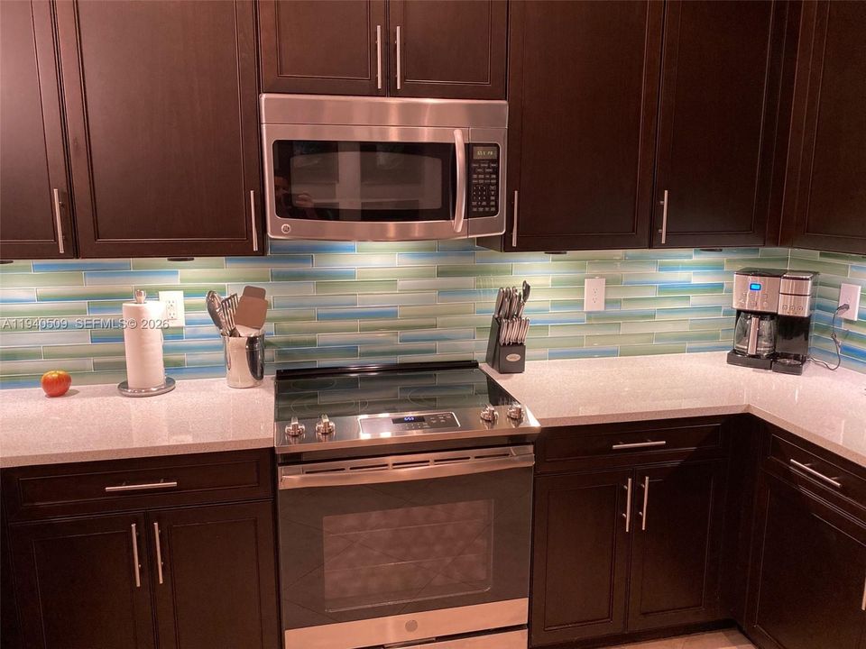 En Venta: $895,000 (3 camas, 2 baños, 1914 Pies cuadrados)