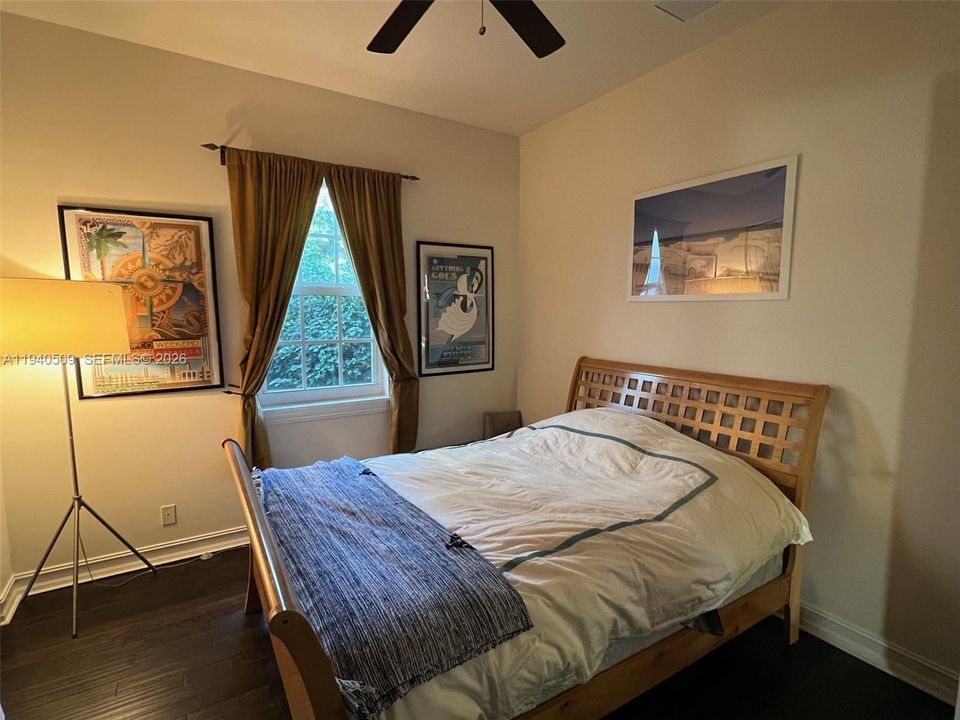 En Venta: $895,000 (3 camas, 2 baños, 1914 Pies cuadrados)