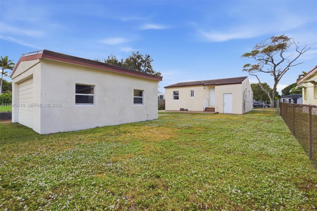 待售: $724,900 (3 贝兹, 2 浴室, 942 平方英尺)