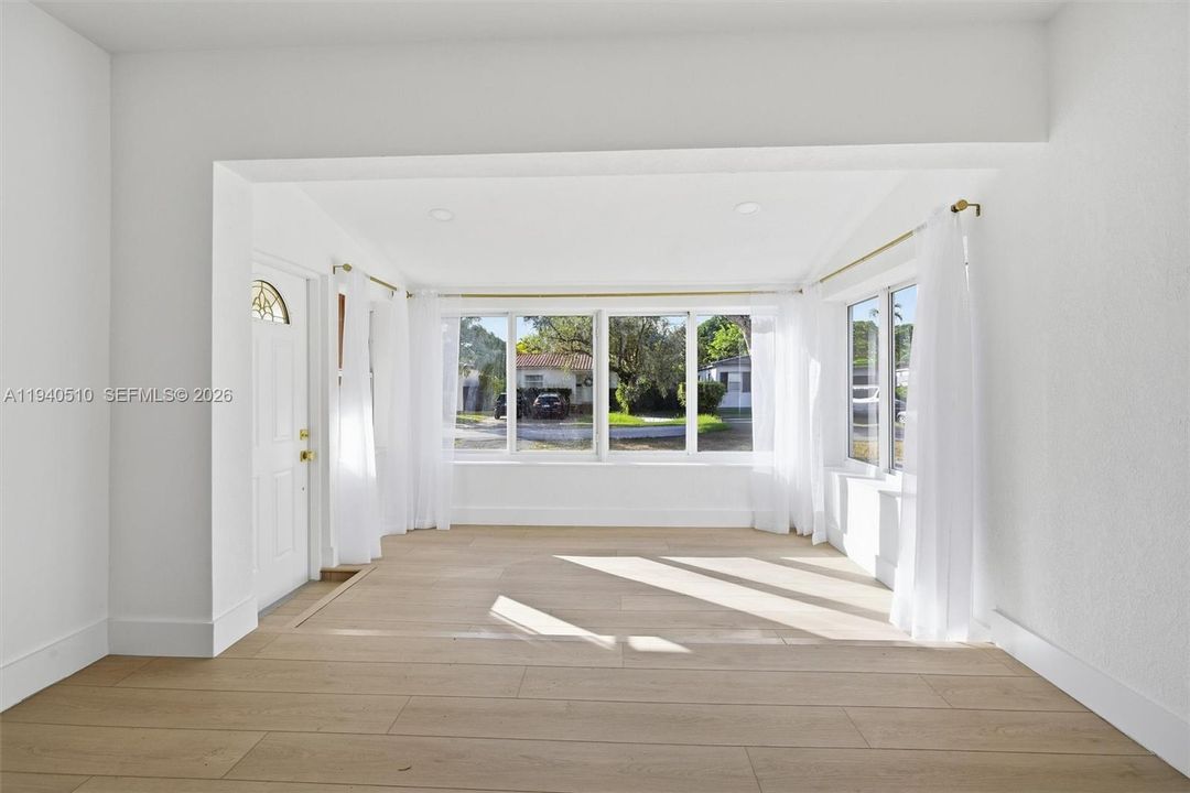 待售: $724,900 (3 贝兹, 2 浴室, 942 平方英尺)