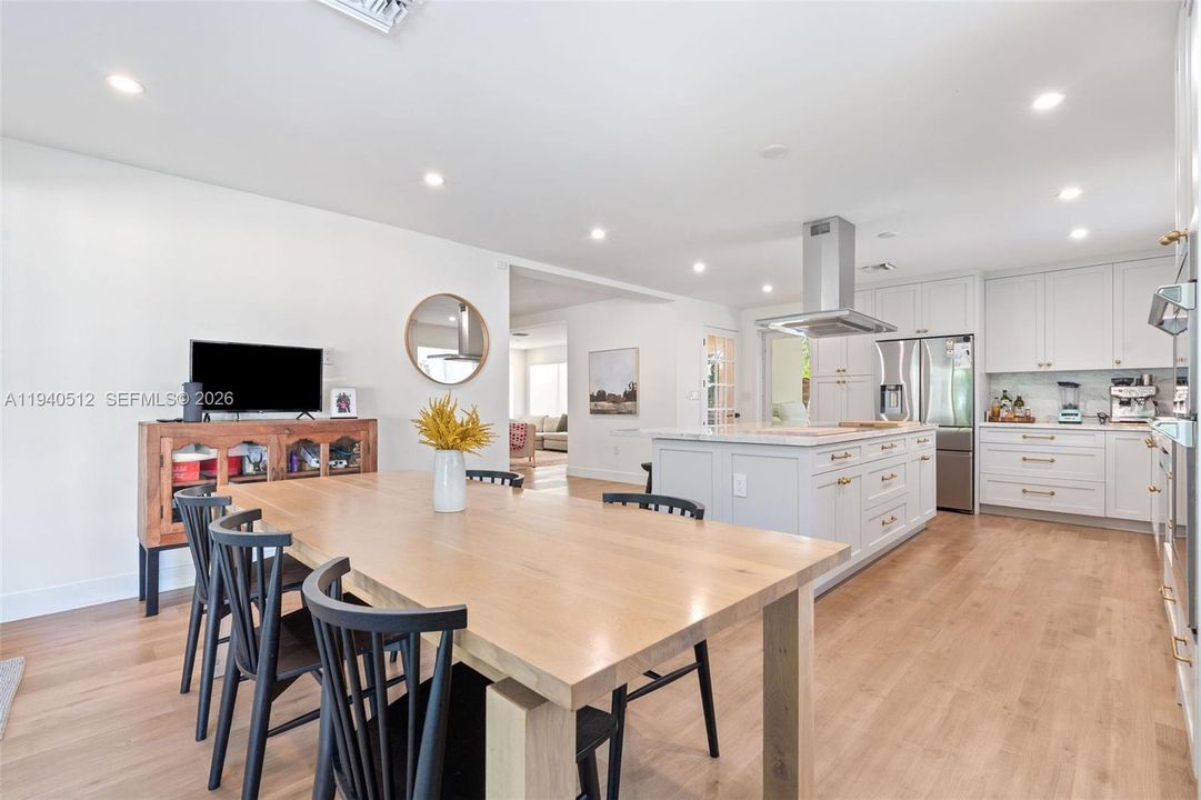 В аренду: $7,400 (3 спален, 2 ванн, 2124 Квадратных фут)