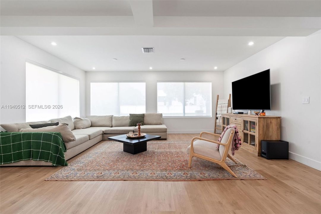 В аренду: $7,400 (3 спален, 2 ванн, 2124 Квадратных фут)