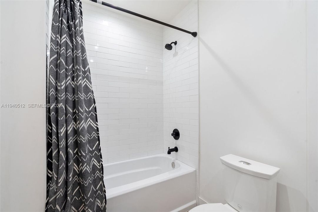 В аренду: $7,400 (3 спален, 2 ванн, 2124 Квадратных фут)