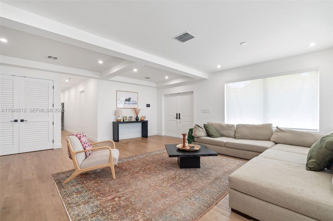 В аренду: $7,400 (3 спален, 2 ванн, 2124 Квадратных фут)