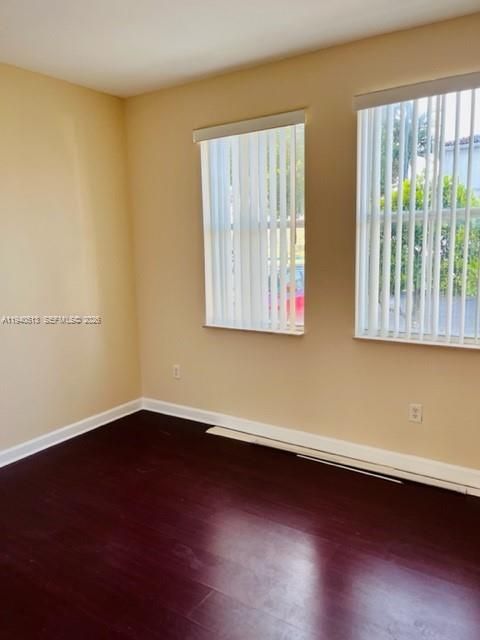 В аренду: $3,200 (4 спален, 3 ванн, 1570 Квадратных фут)