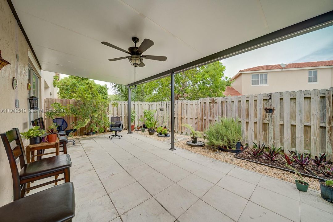 En Venta: $405,000 (4 camas, 3 baños, 1837 Pies cuadrados)