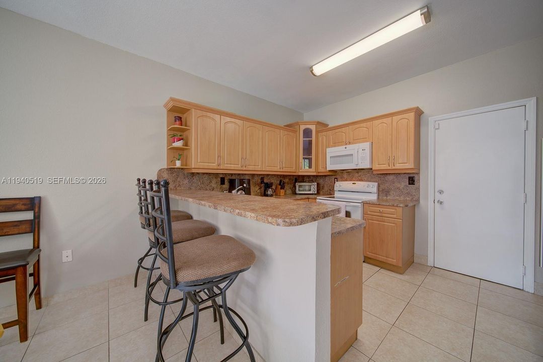 En Venta: $405,000 (4 camas, 3 baños, 1837 Pies cuadrados)