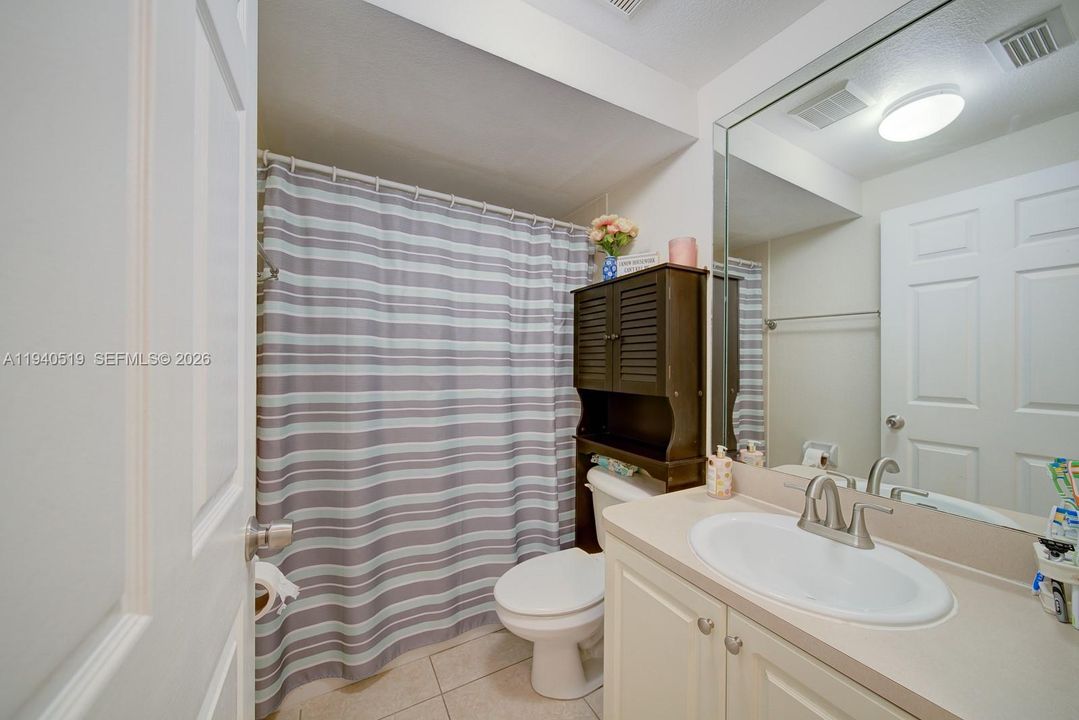 En Venta: $405,000 (4 camas, 3 baños, 1837 Pies cuadrados)