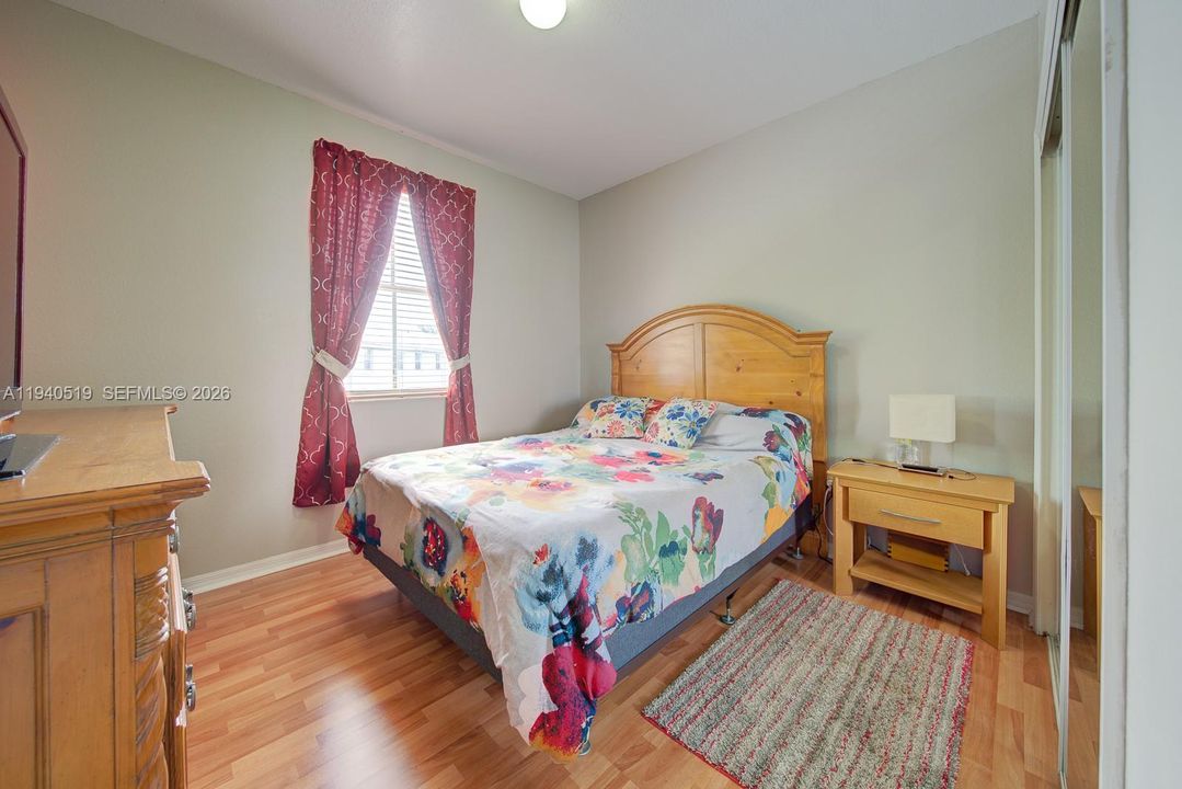 En Venta: $405,000 (4 camas, 3 baños, 1837 Pies cuadrados)