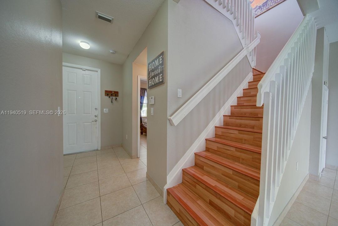 En Venta: $405,000 (4 camas, 3 baños, 1837 Pies cuadrados)