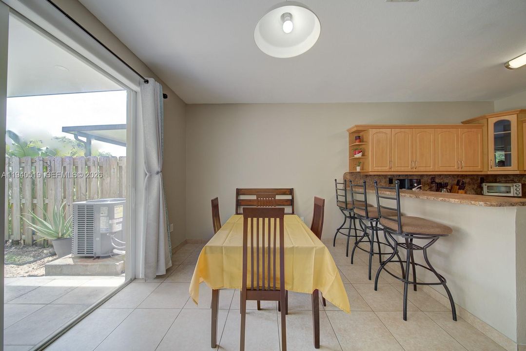 En Venta: $405,000 (4 camas, 3 baños, 1837 Pies cuadrados)