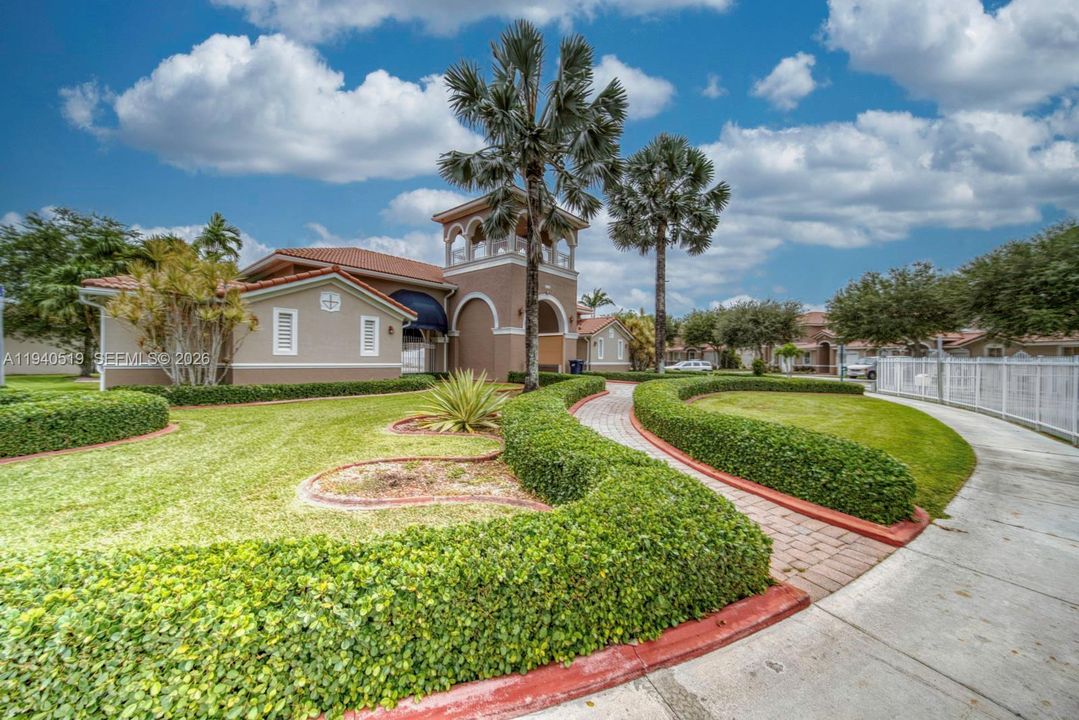 En Venta: $405,000 (4 camas, 3 baños, 1837 Pies cuadrados)