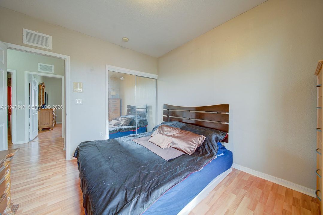 En Venta: $405,000 (4 camas, 3 baños, 1837 Pies cuadrados)