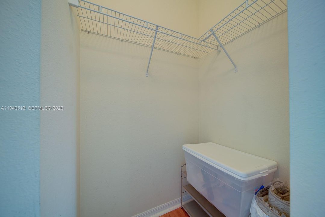 En Venta: $405,000 (4 camas, 3 baños, 1837 Pies cuadrados)