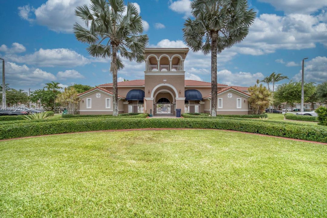 En Venta: $405,000 (4 camas, 3 baños, 1837 Pies cuadrados)