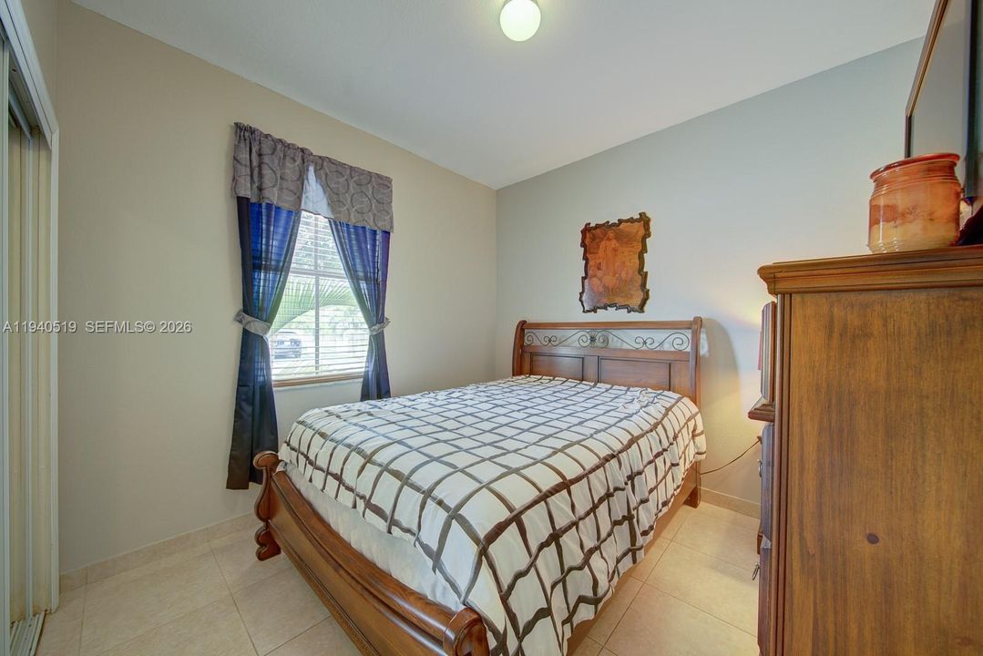 En Venta: $405,000 (4 camas, 3 baños, 1837 Pies cuadrados)